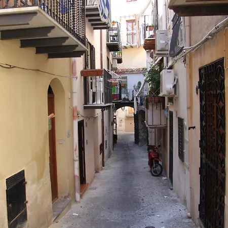 Suggestive Two In The Heart Of The Old Town * Cefalù